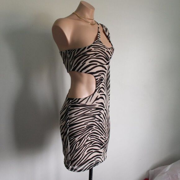 🆕️The Maddie// Ivory Zebra Asymmetrical Mesh Dress w/ cut out detail - Picture 6 of 9
